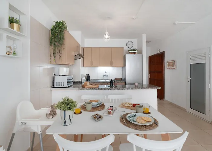 Serene Terrace And Pool Playa de las Americas (Tenerife)
