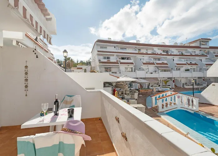 Serene Terrace And Pool *