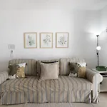 Serene Terrace And Pool Апартаменты *