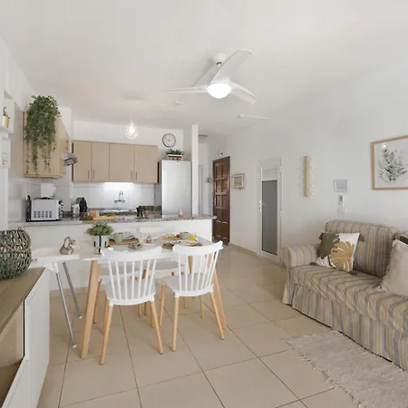 Serene Terrace And Pool Apartament
