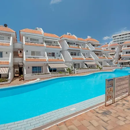 Serene Terrace And Pool Appartement