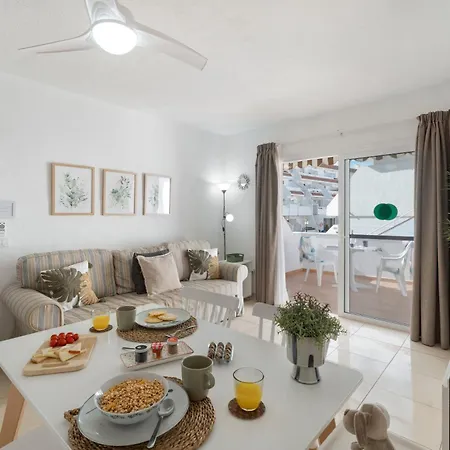 Apartamento Serene Terrace And Pool *