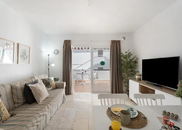 Serene Terrace And Pool Playa de las Americas (Tenerife)